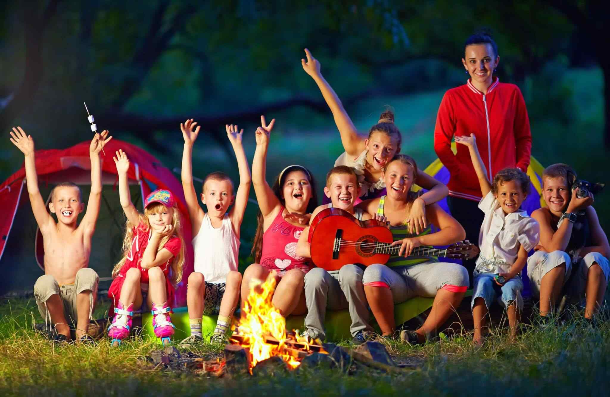 https://krouzkydoskoly.cz/wp-content/uploads/2016/11/Kids-club-image-01.jpg